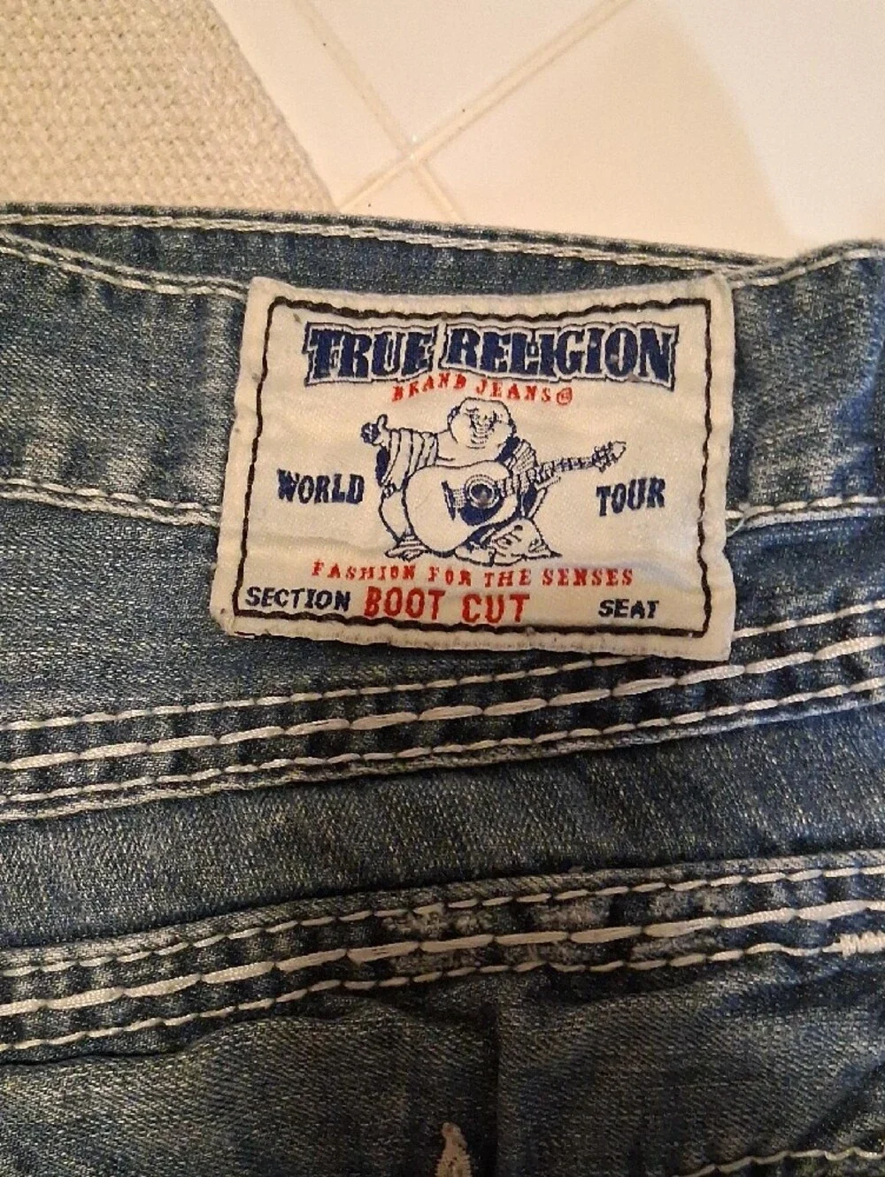 NWOT MENS True Religion Bootcut Jeans with Contrast Stitching SIZE 34